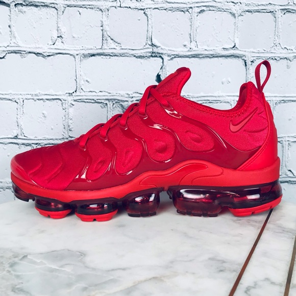 Nike Air Vapormax Plus Men’s Triple Red Running Sneakers Size 11 - CW6973-600 - Picture 3 of 11